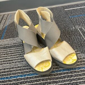 Fly London Yaji Cross Sandal EU size 40 US 9